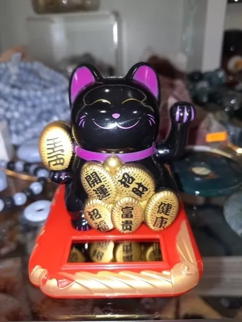 Chat porte-bonheur Maneki-neko dans votre boutique Spitzzen de Tarascon, Tarascon, SPITZZEN